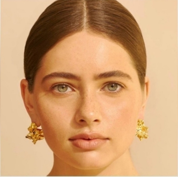 NIB $229 AMBER SCEATS Reese Earrings Crafted with 24k gold-plating - Picture 8 of 8